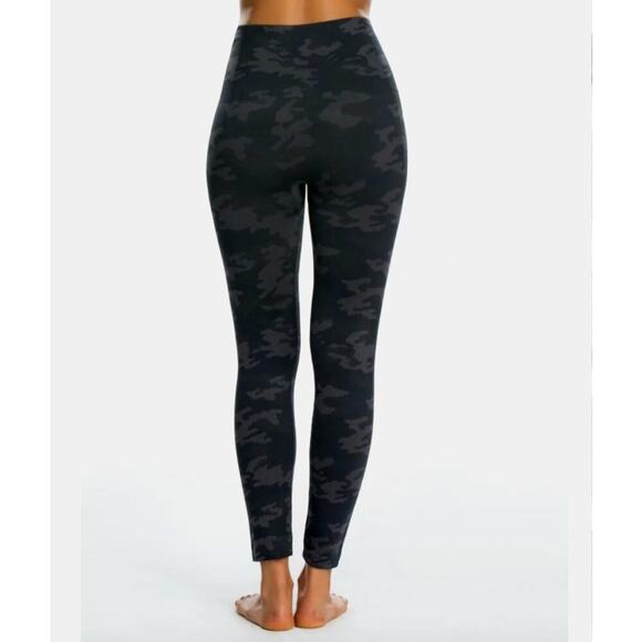 **NWT** SPANX PLUS SIZE LOOK AT ME NOW BLACK CAMO LEGGING - Picture 7 of 10